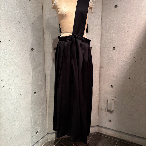 NATIVE VILLAGE Shoulder pleated skirt