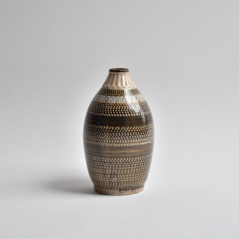 染付け壺 初期手 古伊万里睡蓮文染付け壺 砂目底 初期手 古