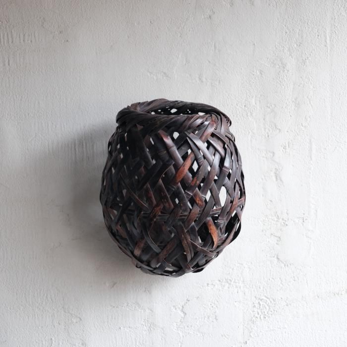 竹籠掛花入 - わより