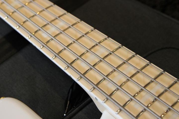 電子オルガン ホワイト 305音色 180リズム 600トーン テクニトーン、リズムボックス、専用マイク（ナショナル電子