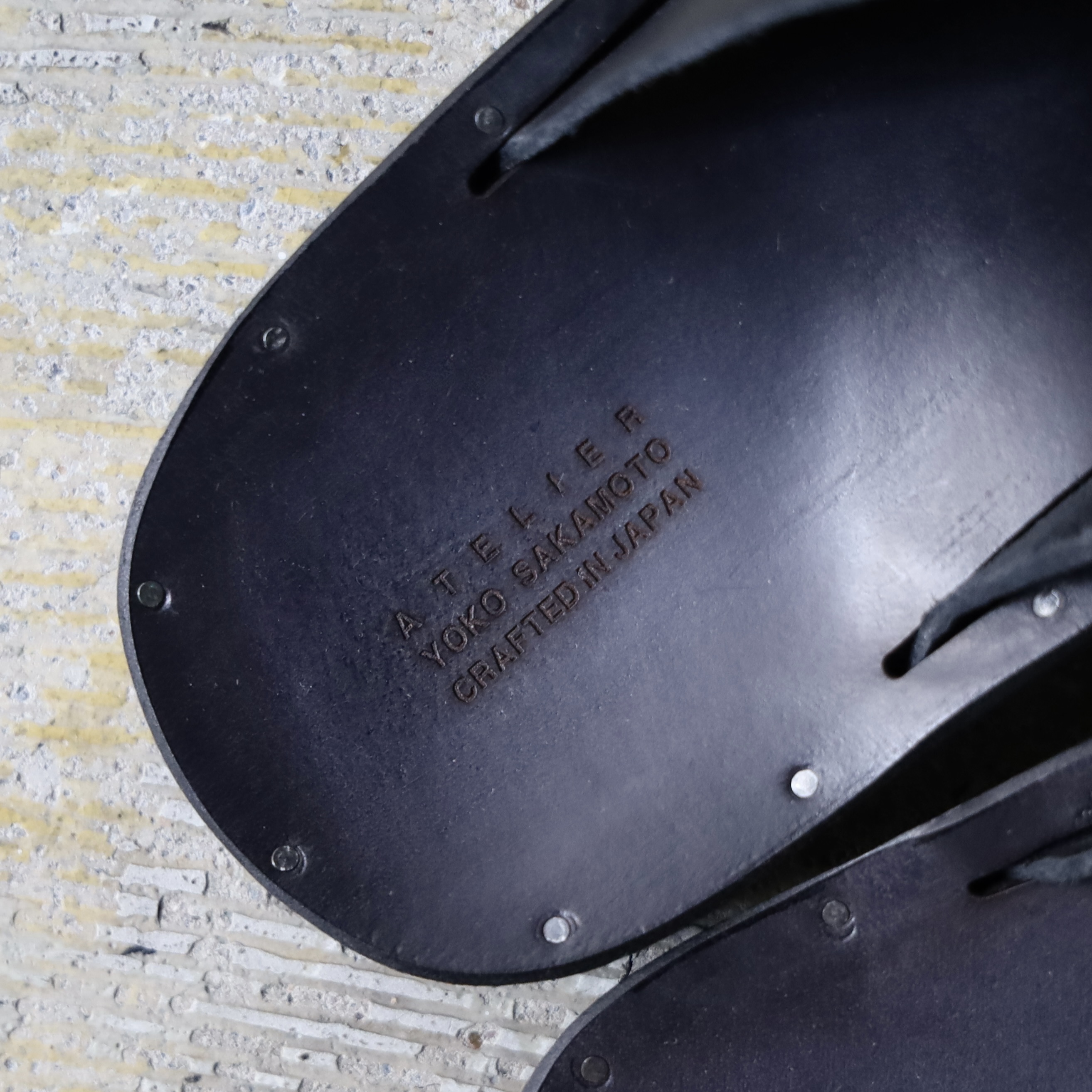YOKO SAKAMOTO LEATHER FOOTBED SANDALS - BLACK - PURAS YOKO SAKAMOTO LEATHER FOOTBED SANDALS - BLACK - PURAS