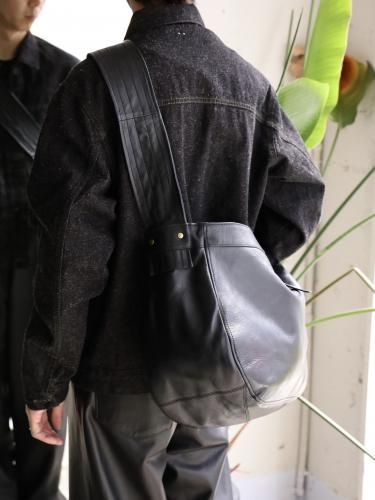 CCU NEWSPAPER BAG L/COW SKIN - BLACK - PURAS