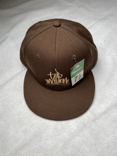 <img class='new_mark_img1' src='https://img.shop-pro.jp/img/new/icons1.gif' style='border:none;display:inline;margin:0px;padding:0px;width:auto;' />TOPNATION FITTED CAP (BROWN)