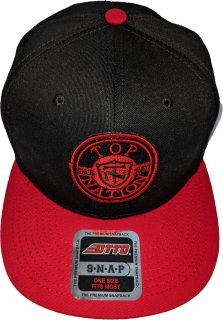 <img class='new_mark_img1' src='https://img.shop-pro.jp/img/new/icons1.gif' style='border:none;display:inline;margin:0px;padding:0px;width:auto;' />TOPNATION SHIELD<br>SNAPBACK CAP<br>(BLACK/RED)