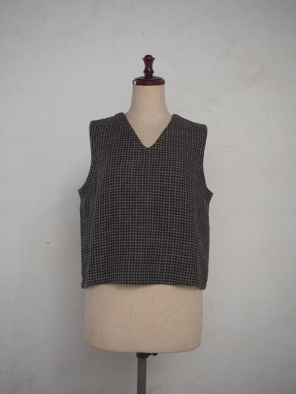 <img class='new_mark_img1' src='https://img.shop-pro.jp/img/new/icons23.gif' style='border:none;display:inline;margin:0px;padding:0px;width:auto;' />[sample sale]30%off V-neck vest