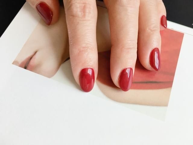 ちゅるんネイルは赤で思いっきりキュートに！セルフのやり方のコツと