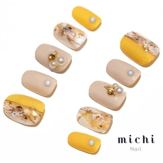 マスタードイエローの天然石風ネイル- ネイルチップ(つけ爪)専門店