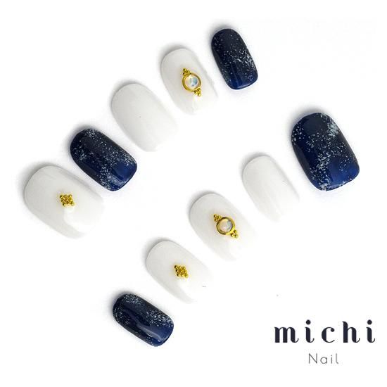 【オーダー】ネイルチップ　ネイビーホワイト韓国ワンホン　曲線うねうね　ニュアンス ネイルチップ サイズオーダー 韓国 ポップ ニュアンス ホワイト