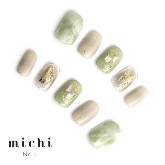 グリーンとベージュのニュアンスネイル- ネイルチップ専門店