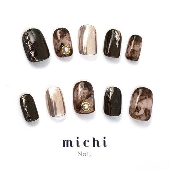 チョコレートブラウンのホワイトベッコウネイル- ネイルチップ専門店