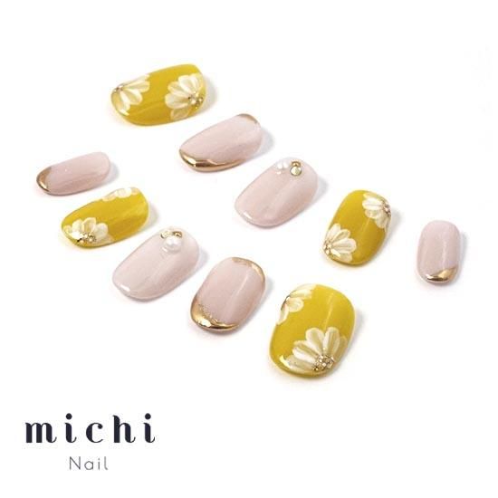 マスタードカラーのフラワーネイル- ネイルチップ専門店ミチネイル