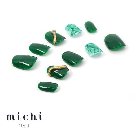 オトナグリーンのニュアンスネイル- ネイルチップ専門店ミチネイル