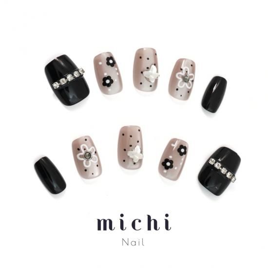 うるつやモノトーンフラワーネイル- ネイルチップ専門店ミチネイル