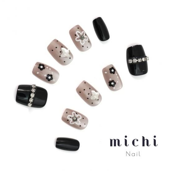 うるつやモノトーンフラワーネイル- ネイルチップ専門店ミチネイル