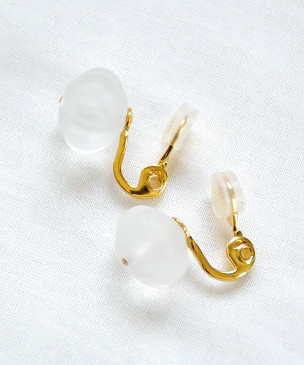 ’Translucide’  earring（clear）　<img class='new_mark_img2' src='https://img.shop-pro.jp/img/new/icons1.gif' style='border:none;display:inline;margin:0px;padding:0px;width:auto;' />