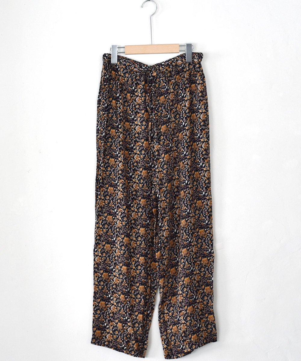 ROBE de PEAU / FLORAL PAJAMAS PANTS（BLACK）<img class='new_mark_img2' src='https://img.shop-pro.jp/img/new/icons1.gif' style='border:none;display:inline;margin:0px;padding:0px;width:auto;' />