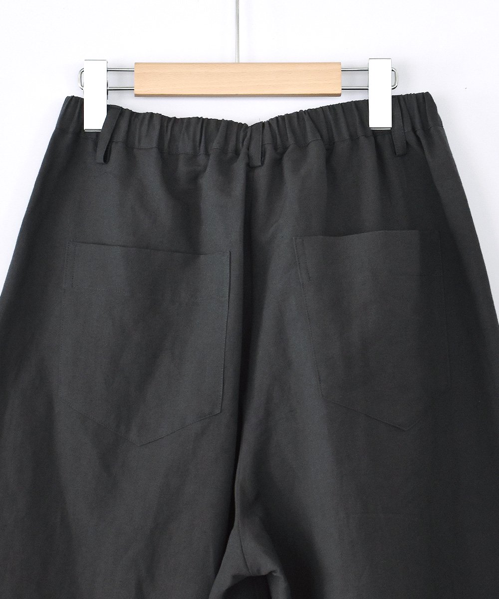 Bilitis dix-sept ans / Extra Wide Pants（ダークグレイ）<img class='new_mark_img2' src='https://img.shop-pro.jp/img/new/icons1.gif' style='border:none;display:inline;margin:0px;padding:0px;width:auto;' />