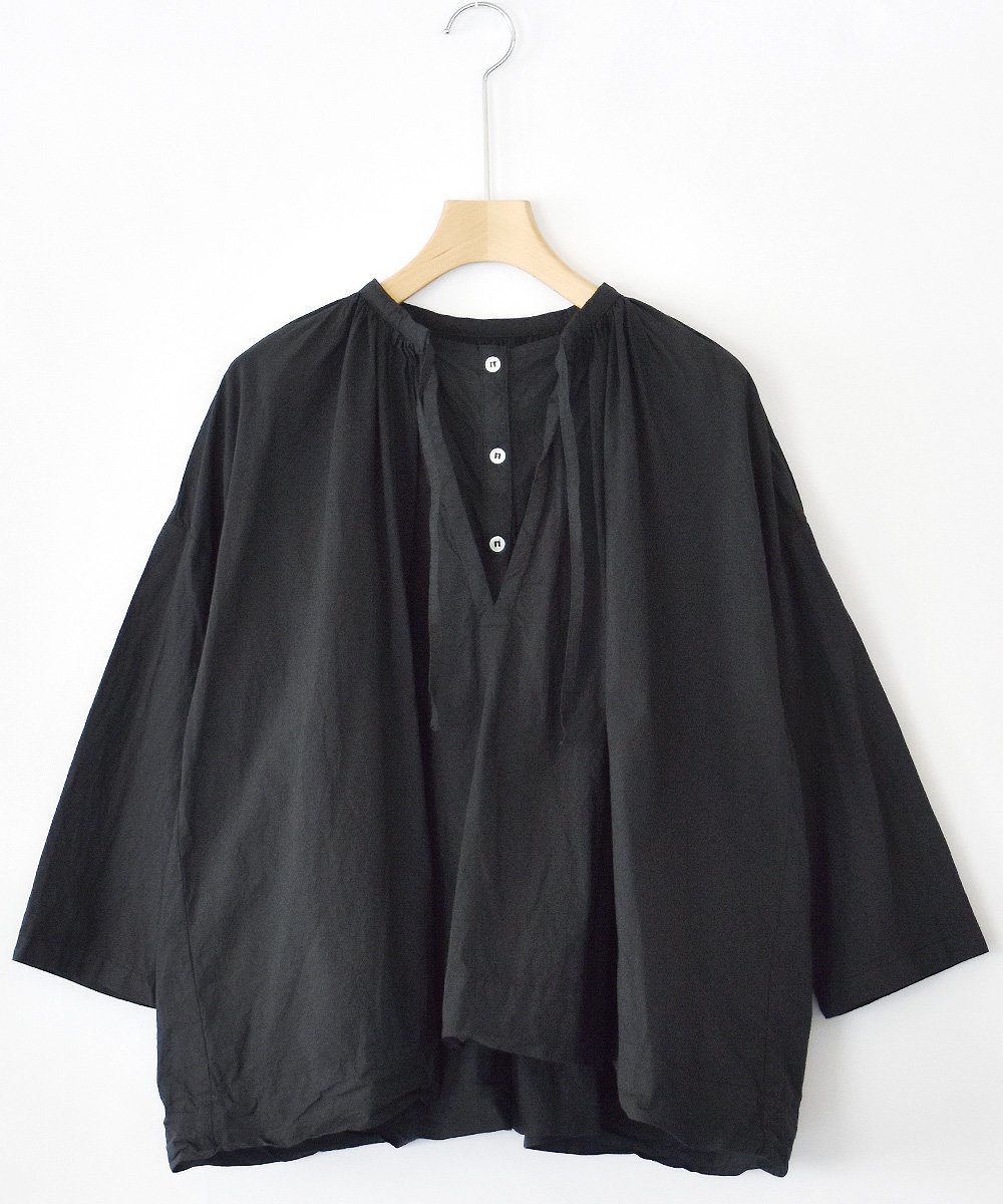 Gauze# / STRING HENRY BLOUSE（ブラック） <img class='new_mark_img2' src='https://img.shop-pro.jp/img/new/icons1.gif' style='border:none;display:inline;margin:0px;padding:0px;width:auto;' />