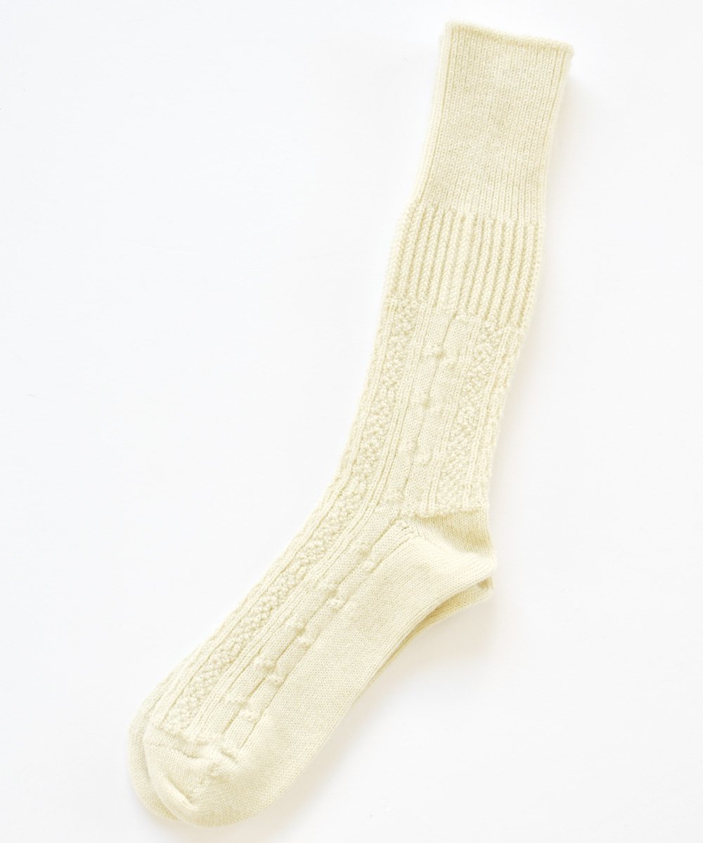 WOOL ALPACA CABLE SOCKS<img class='new_mark_img2' src='https://img.shop-pro.jp/img/new/icons52.gif' style='border:none;display:inline;margin:0px;padding:0px;width:auto;' />