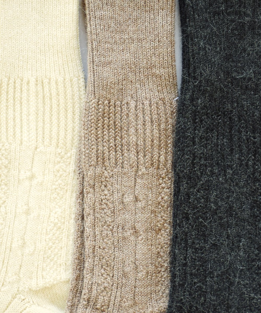 WOOL ALPACA CABLE SOCKS<img class='new_mark_img2' src='https://img.shop-pro.jp/img/new/icons52.gif' style='border:none;display:inline;margin:0px;padding:0px;width:auto;' />
