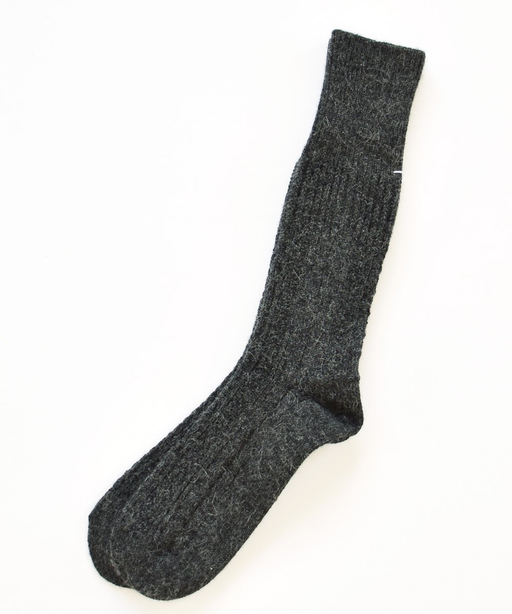 WOOL ALPACA CABLE SOCKS<img class='new_mark_img2' src='https://img.shop-pro.jp/img/new/icons1.gif' style='border:none;display:inline;margin:0px;padding:0px;width:auto;' />