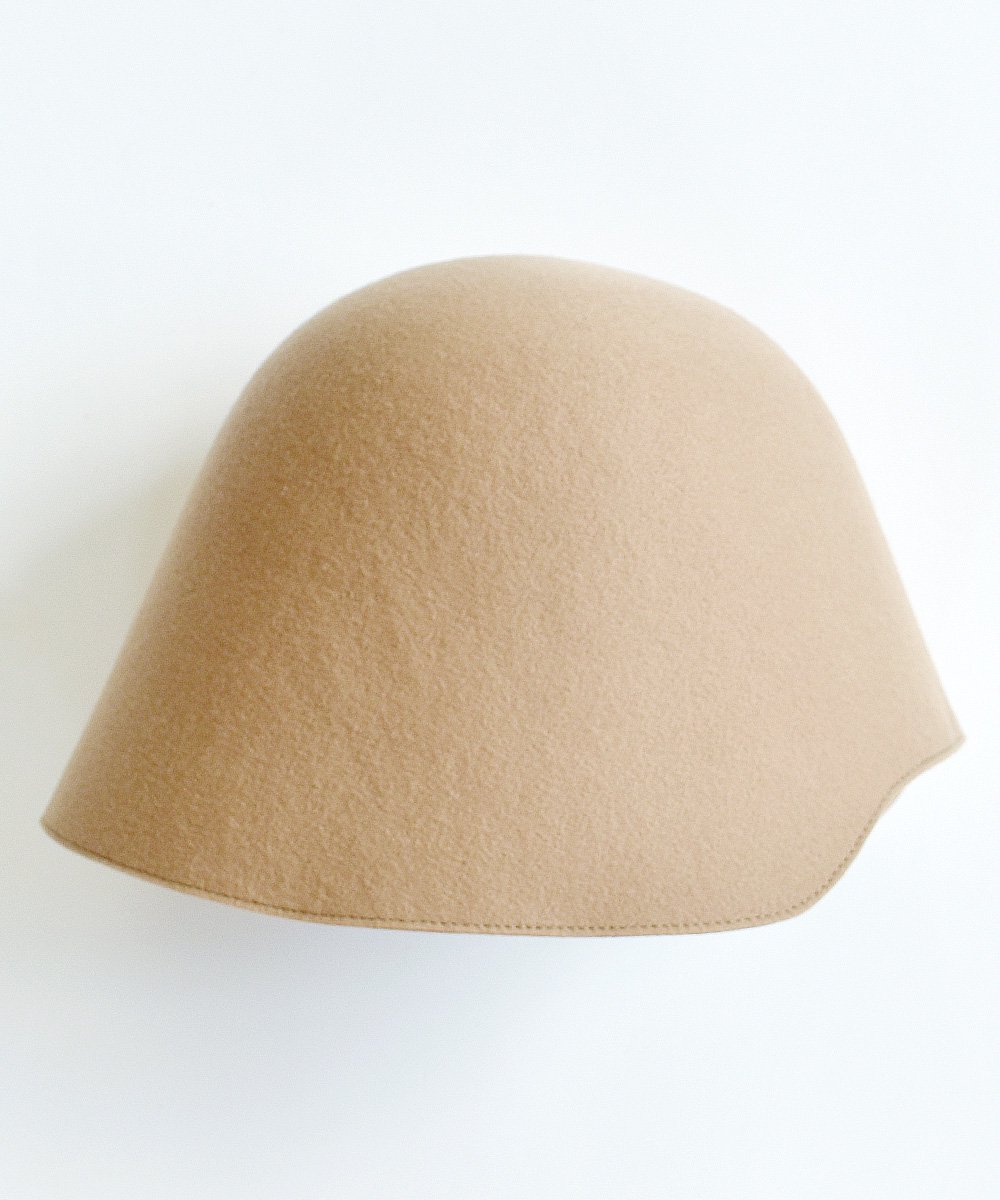free hat curved edge （アイボリー、ベージュ）<img class='new_mark_img2' src='https://img.shop-pro.jp/img/new/icons1.gif' style='border:none;display:inline;margin:0px;padding:0px;width:auto;' />