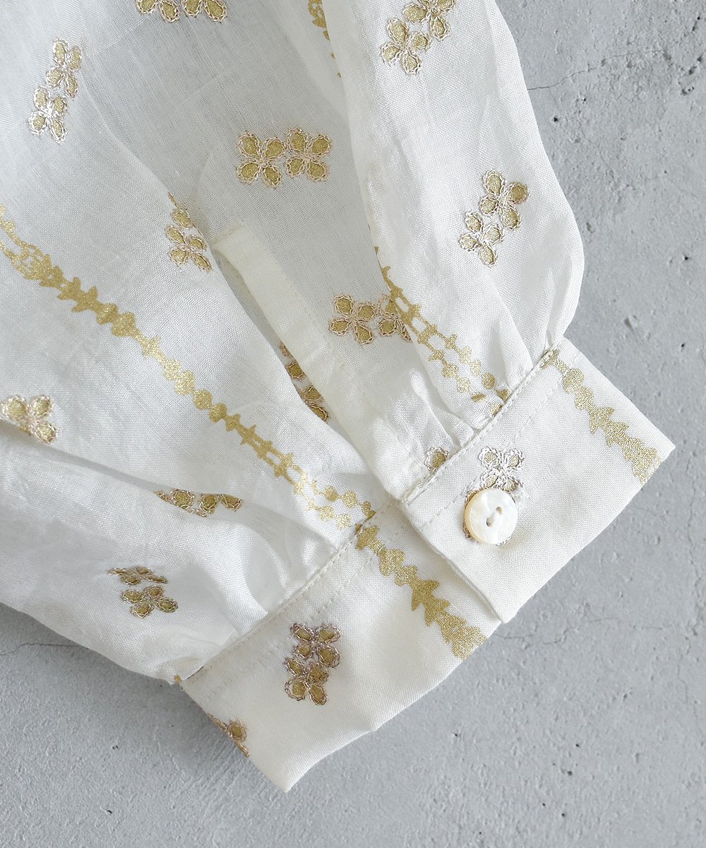 Khadi Cotton Silk Hand Print&Embroidery Frill Collar Blouse（ブライトホワイト）<img class='new_mark_img2' src='https://img.shop-pro.jp/img/new/icons1.gif' style='border:none;display:inline;margin:0px;padding:0px;width:auto;' />