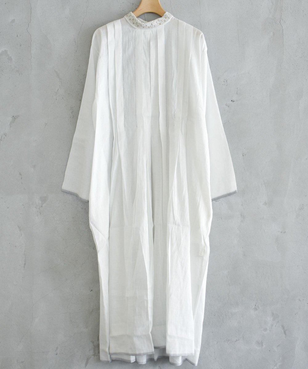 Khadi Linen Cotton Kantha Embroidery High-neck Tuck Dress（ホワイト×ライトグレー）