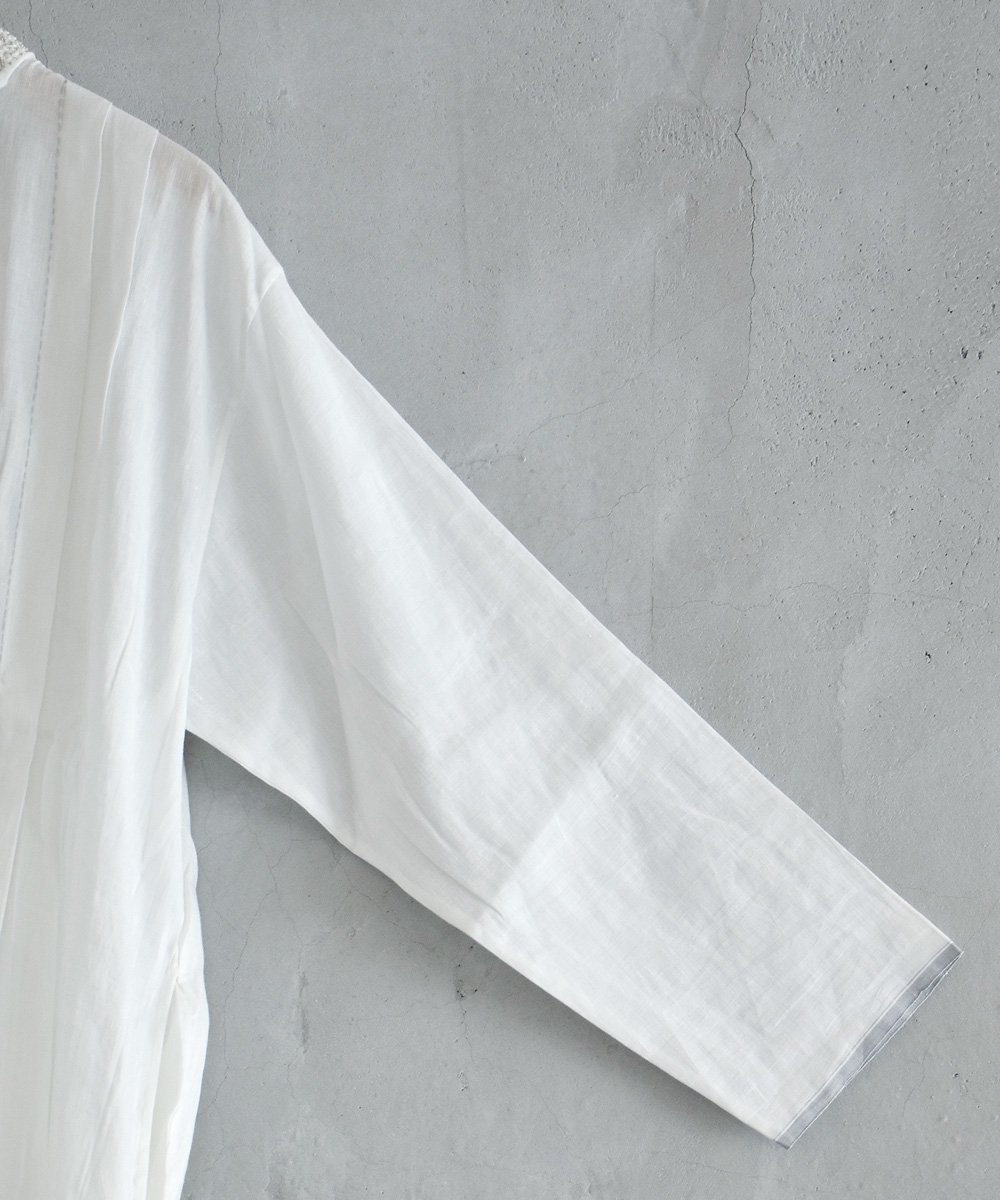 Khadi Linen Cotton Kantha Embroidery High-neck Tuck Dress（ホワイト×ライトグレー）