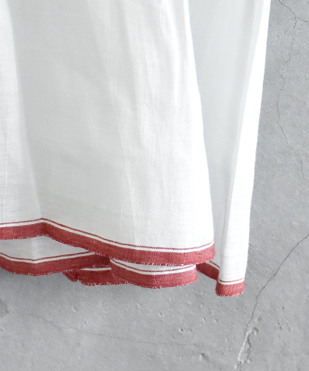 Khadi Linen Cotton Kantha Embroidery High-neck Tuck Dress（ホワイト×レッド）<img class='new_mark_img2' src='https://img.shop-pro.jp/img/new/icons1.gif' style='border:none;display:inline;margin:0px;padding:0px;width:auto;' />