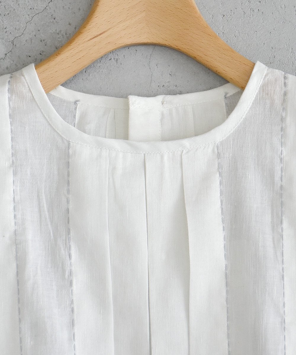 Tuck Blouse（White×L.Gray）<img class='new_mark_img2' src='https://img.shop-pro.jp/img/new/icons1.gif' style='border:none;display:inline;margin:0px;padding:0px;width:auto;' />