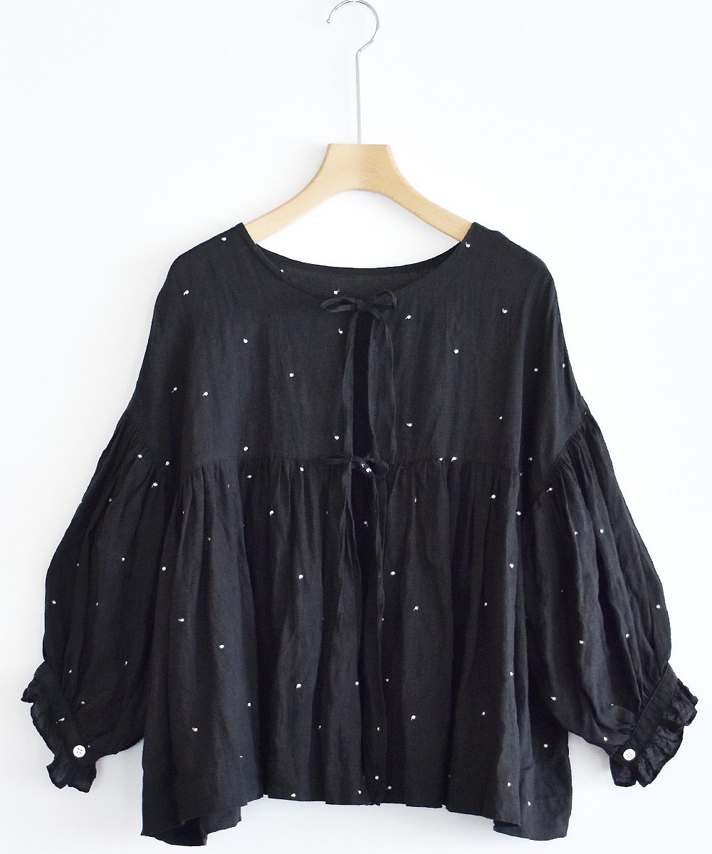 EMBROIDERY DOT LINEN GATHER BLOUSE（ブラック×オフホワイトドット）<img class='new_mark_img2' src='https://img.shop-pro.jp/img/new/icons1.gif' style='border:none;display:inline;margin:0px;padding:0px;width:auto;' />