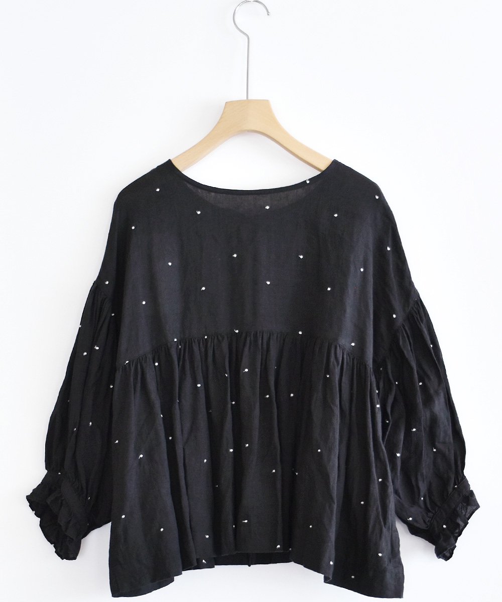 EMBROIDERY DOT LINEN GATHER BLOUSE（ブラック×オフホワイトドット）<img class='new_mark_img2' src='https://img.shop-pro.jp/img/new/icons1.gif' style='border:none;display:inline;margin:0px;padding:0px;width:auto;' />