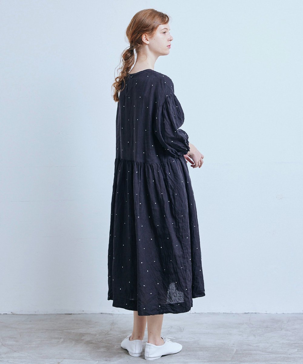 EMBROIDERY DOT LINEN LARTIGUE ONE PIECE（ブラック×オフホワイトドット）<img class='new_mark_img2' src='https://img.shop-pro.jp/img/new/icons1.gif' style='border:none;display:inline;margin:0px;padding:0px;width:auto;' />