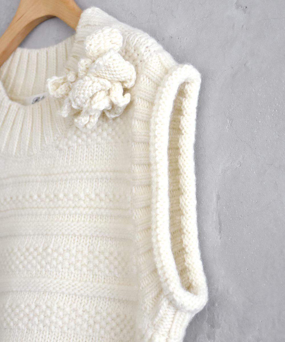 Hand Knit Vest（Ivory）<img class='new_mark_img2' src='https://img.shop-pro.jp/img/new/icons1.gif' style='border:none;display:inline;margin:0px;padding:0px;width:auto;' />