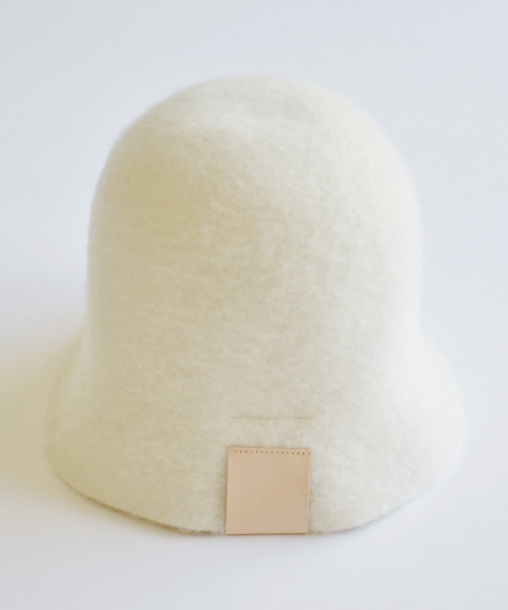 bell-hat cashmere（ホワイト）<img class='new_mark_img2' src='https://img.shop-pro.jp/img/new/icons1.gif' style='border:none;display:inline;margin:0px;padding:0px;width:auto;' />
