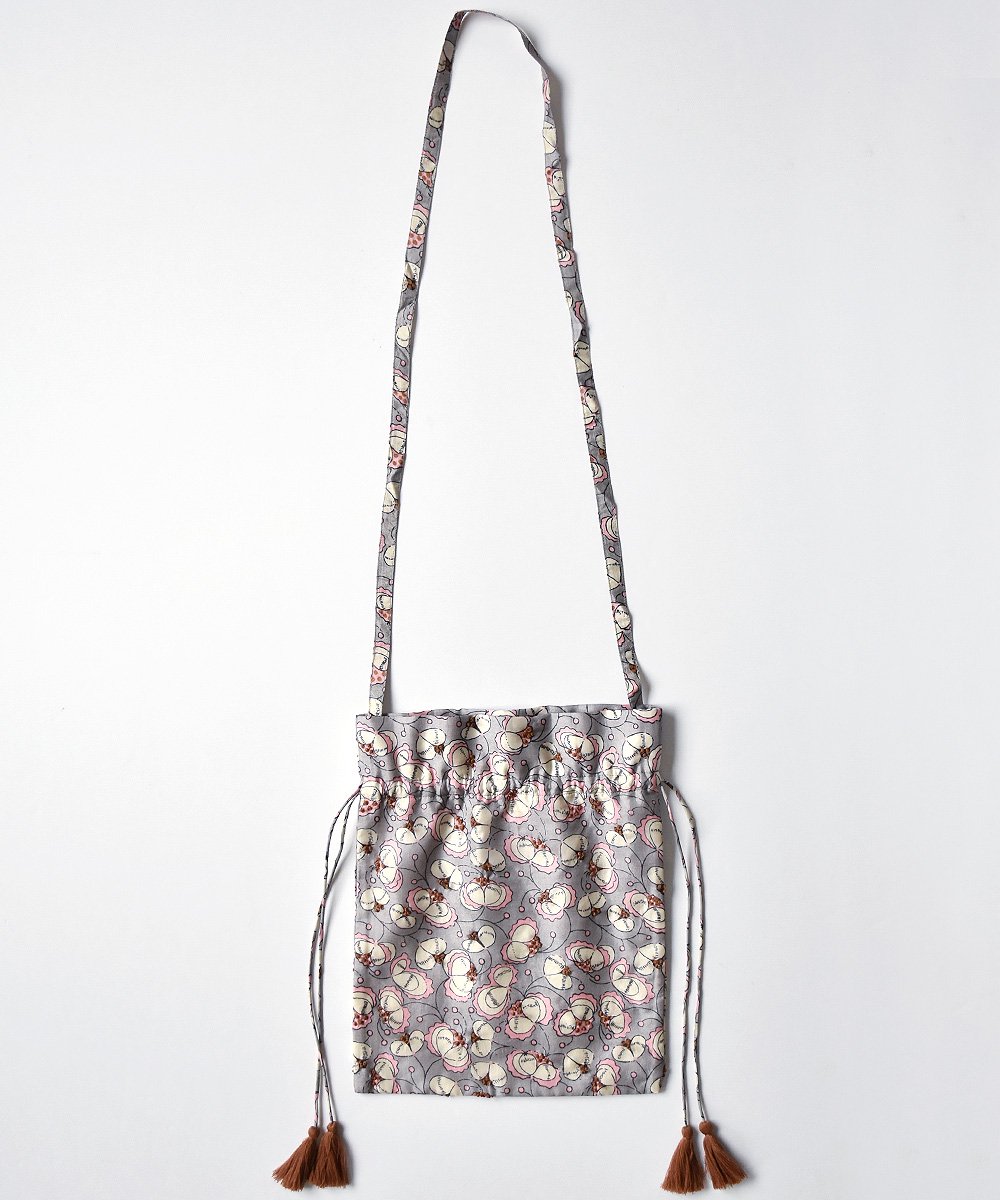 Embroidery Drawstring Shoulder Bag （L.Gray）<img class='new_mark_img2' src='https://img.shop-pro.jp/img/new/icons1.gif' style='border:none;display:inline;margin:0px;padding:0px;width:auto;' />
