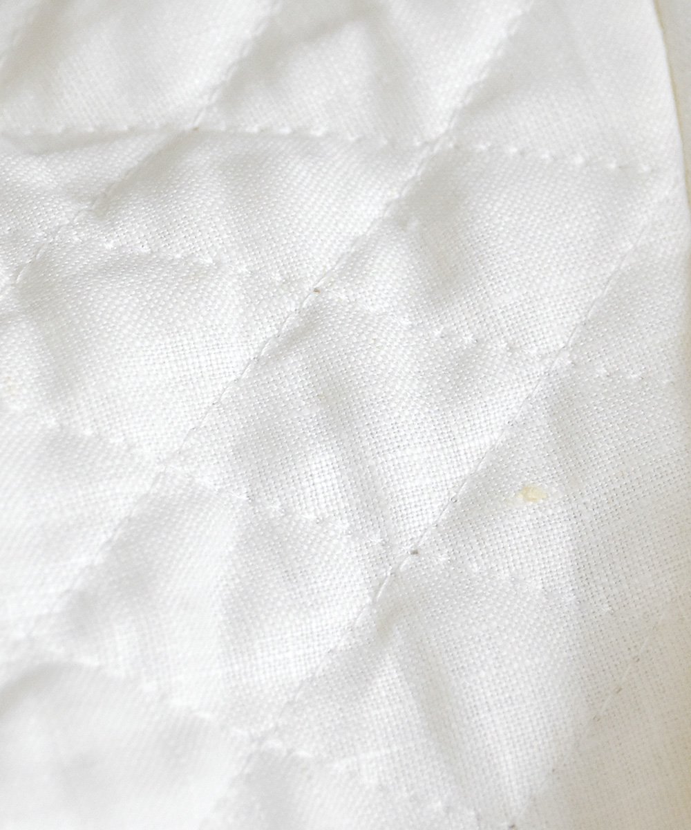 COATING LINEN QUILT NO SLEEVE COAT（コーティングホワイト） <img class='new_mark_img2' src='https://img.shop-pro.jp/img/new/icons1.gif' style='border:none;display:inline;margin:0px;padding:0px;width:auto;' />
