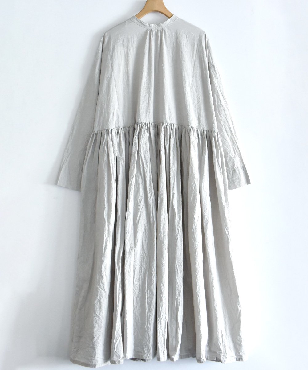 SWITCHING GATHER SHIRT DRESS（グレイッシュホワイト）<img class='new_mark_img2' src='https://img.shop-pro.jp/img/new/icons1.gif' style='border:none;display:inline;margin:0px;padding:0px;width:auto;' />