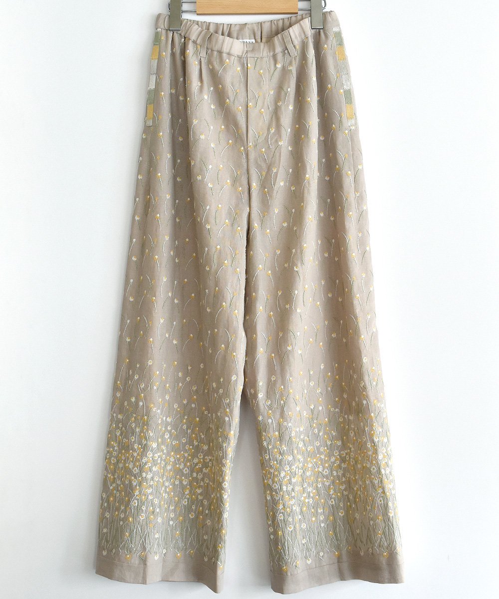 Embroidery Pants BEIGE<img class='new_mark_img2' src='https://img.shop-pro.jp/img/new/icons1.gif' style='border:none;display:inline;margin:0px;padding:0px;width:auto;' />