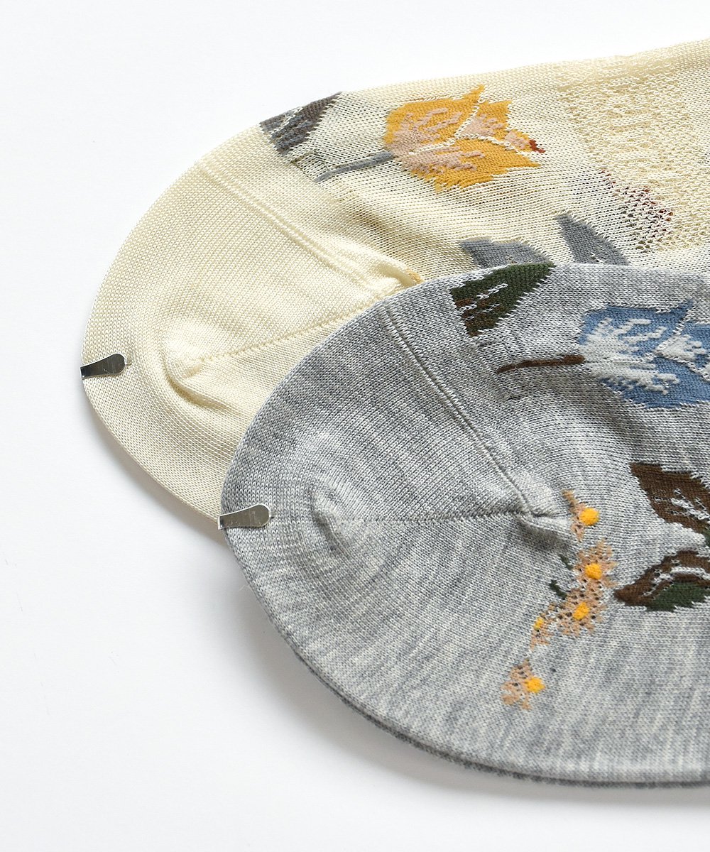 PRESSED FLOWERS SOCKS<img class='new_mark_img2' src='https://img.shop-pro.jp/img/new/icons1.gif' style='border:none;display:inline;margin:0px;padding:0px;width:auto;' />