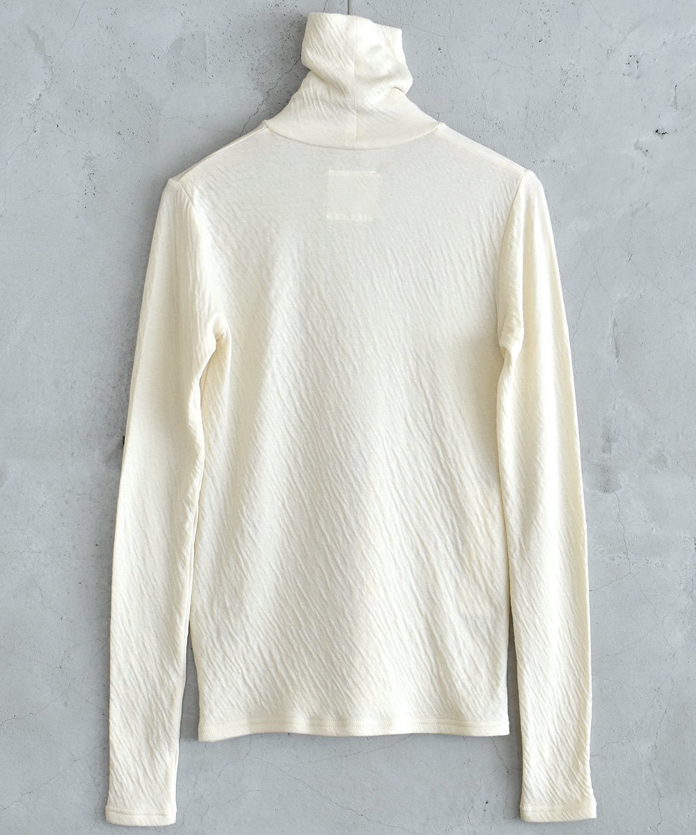 ROBE de PEAU / TURTLE NECK PULLOVERKINARI<img class='new_mark_img2' src='https://img.shop-pro.jp/img/new/icons1.gif' style='border:none;display:inline;margin:0px;padding:0px;width:auto;' />