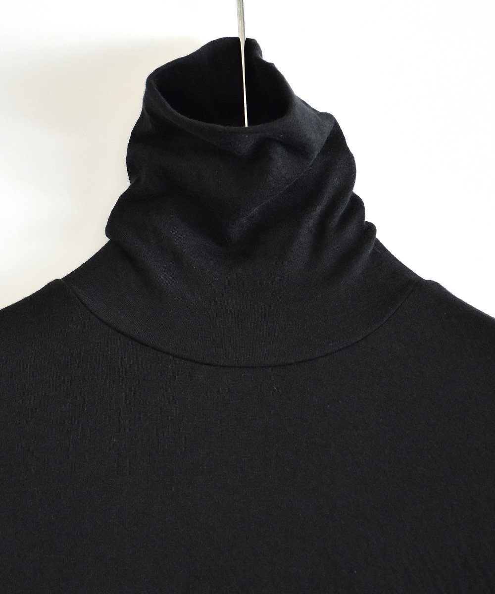 ROBE de PEAU / TURTLE NECK PULLOVERYORU<img class='new_mark_img2' src='https://img.shop-pro.jp/img/new/icons1.gif' style='border:none;display:inline;margin:0px;padding:0px;width:auto;' />