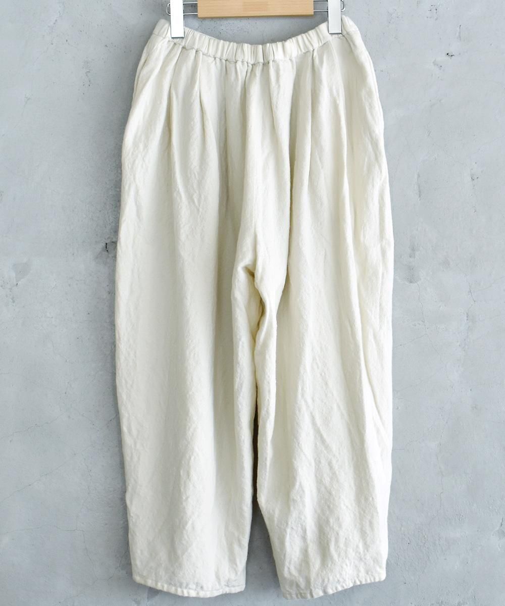 ROBE de PEAU / CAMILLE WOOL TUCK PANTSWHITE<img class='new_mark_img2' src='https://img.shop-pro.jp/img/new/icons1.gif' style='border:none;display:inline;margin:0px;padding:0px;width:auto;' />