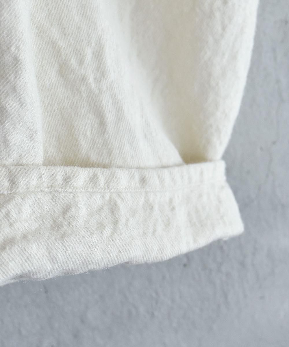 ROBE de PEAU / CAMILLE WOOL TUCK PANTSWHITE<img class='new_mark_img2' src='https://img.shop-pro.jp/img/new/icons1.gif' style='border:none;display:inline;margin:0px;padding:0px;width:auto;' />