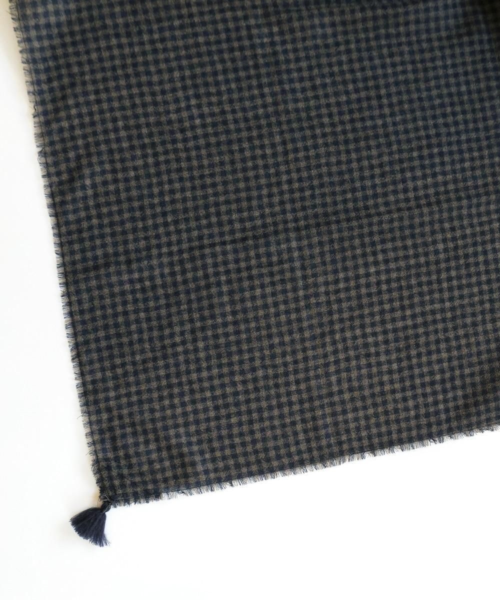 ROBE de PEAU / WOOL GAUZE TASSEL STOLENAVYMOCHA<img class='new_mark_img2' src='https://img.shop-pro.jp/img/new/icons1.gif' style='border:none;display:inline;margin:0px;padding:0px;width:auto;' />