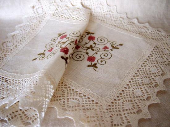 ウィーン＆チロル/オーストリアの伝統的な刺繍の飾り布 2枚セット - Marica Designu0026 Vintage