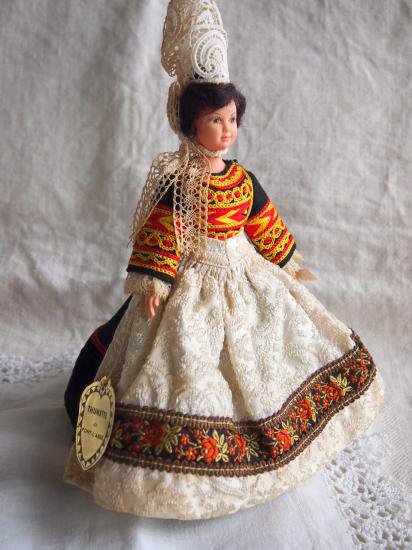 フランス ブルターニュ地方の民族衣装の人形 Poupee Folklorique Le Minor Thumette De Pont L Abbe Marica Design Vintage