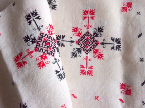 赤と黒の刺繍飾り リネン＆コットン マルチクロス・テーブルクロス