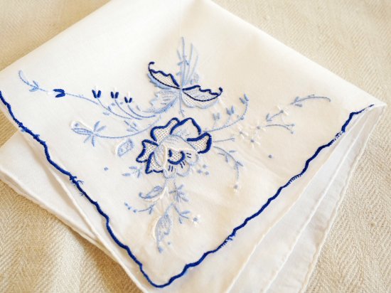 ブルーのバラ柄 手刺繍のハンカチ - Marica Design& Vintage